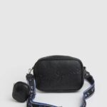 Pepe Jeans kohokuvioitu logo maxi crossbody laukku naiset musta TB00713
